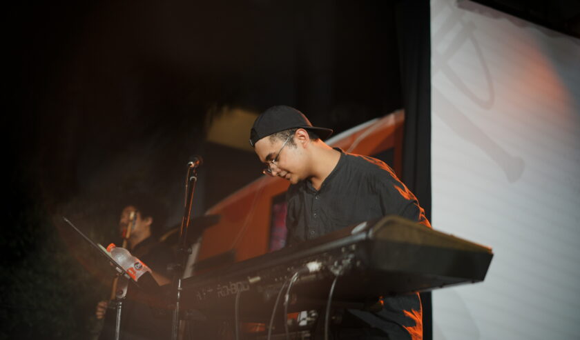 Dava Giustizia saat tampil di Stage Bus Jazz Traffic Festival 2024, Sabtu (14/9/2024)