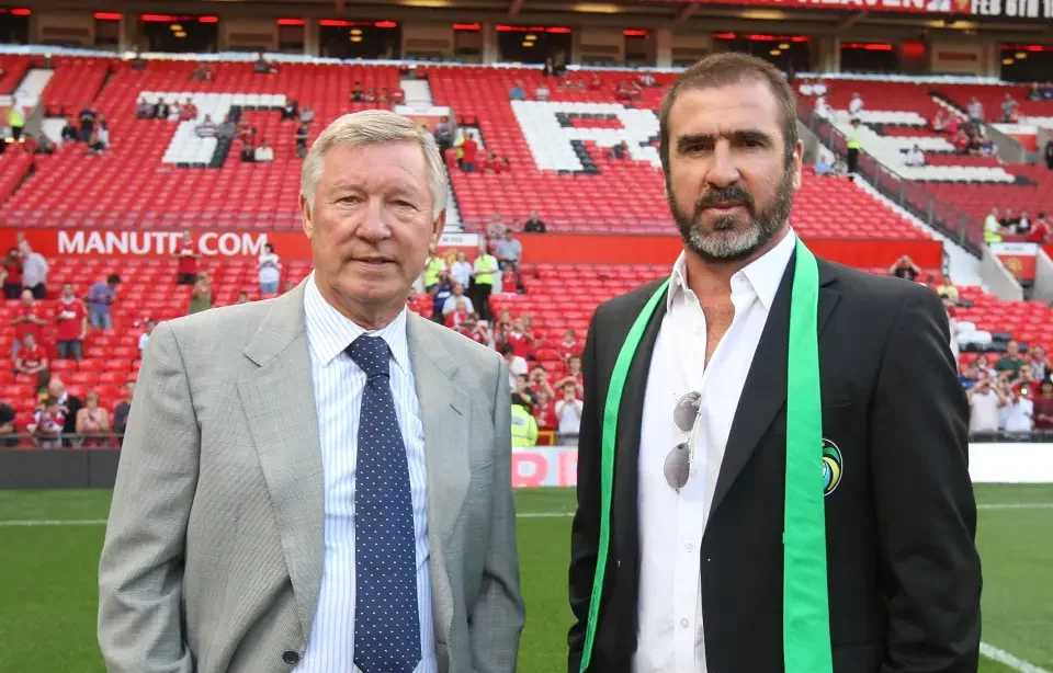 Cantona Kritik Kebijakan Manajemen MU yang Akhiri Kontrak Sir Alex Sebagai Duta Klub
