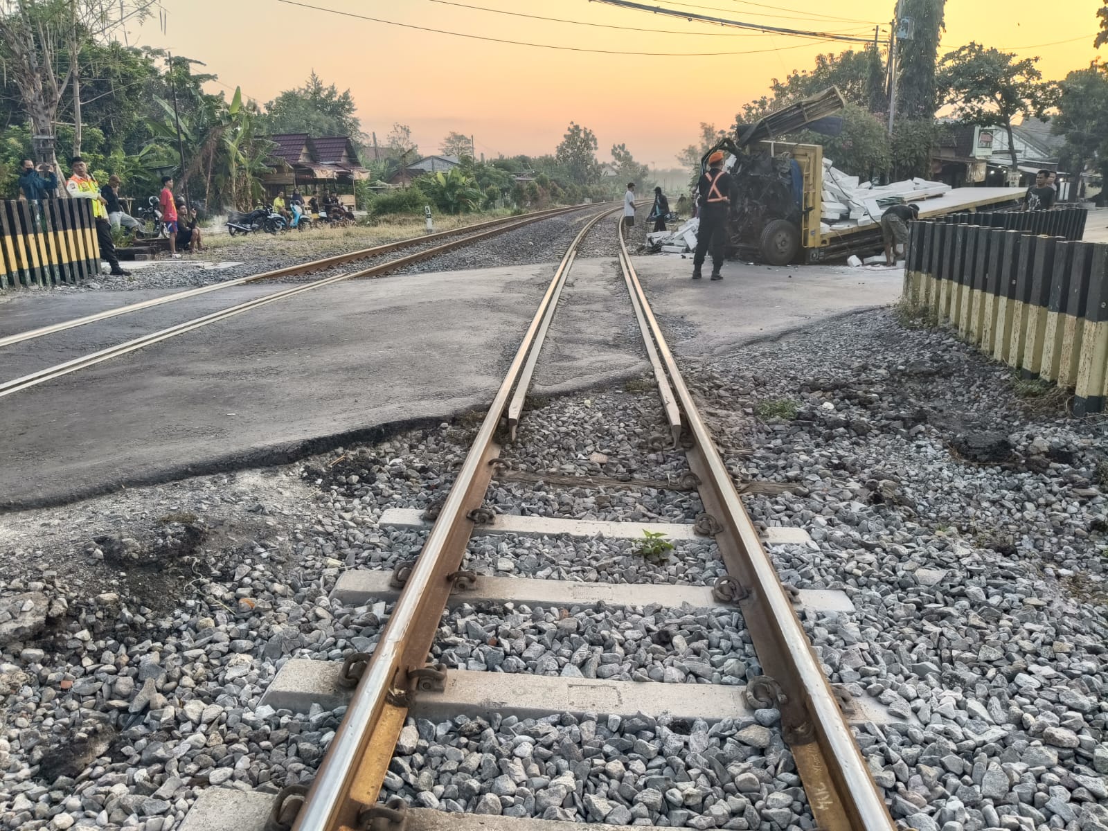 KA Argo Bromo Anggrek Tertemper Truk Terobos Pintu Perlintasan, KAI Upayakan Proses Hukum