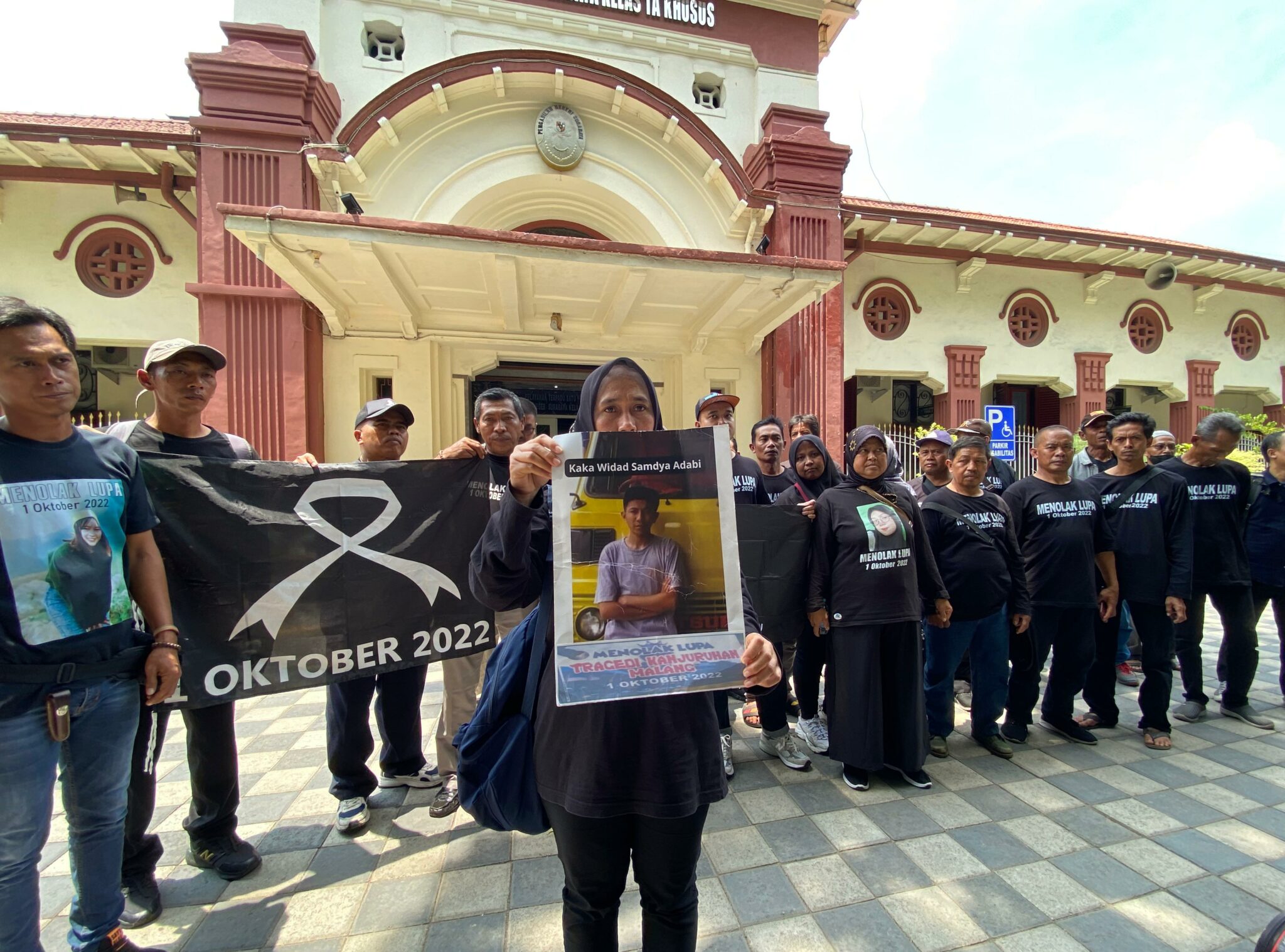 Persidangan Tuntutan Restitusi Rp17,5 M Kanjuruhan Diundur, Keluarga ...