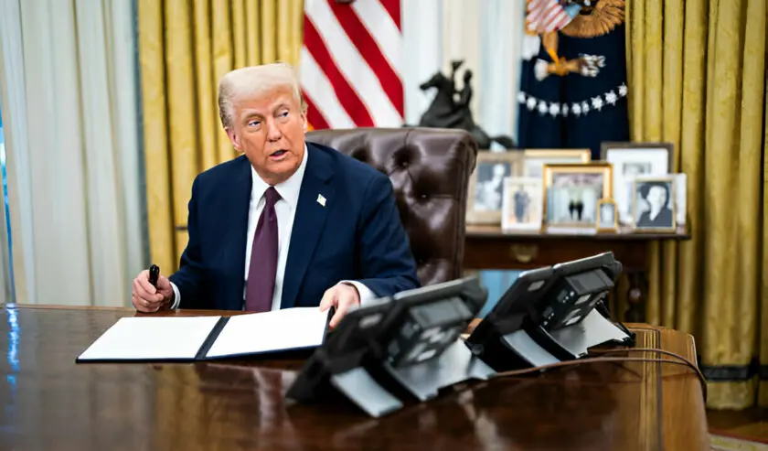 100 Hari Pemerintahan Trump: Mengasingkan Ukraina, Menghangatkan Hubungan Rusia 3 Gedung Putih Ungkap Trump Pasti Terapkan Tarif Baru pada Meksiko, Kanada, dan China - Suara Surabaya