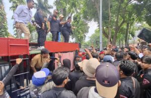 Penolakan Eksekusi Rumah di Jalan Dr Soetomo Surabaya