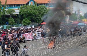Demo Indonesia Gelap Jilid II di DPRD Jatim