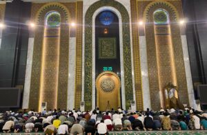 Tarawih Hari Pertama Ramadan 1446 H di Masjid Al-Akbar Surabaya