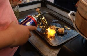 Kuliner Nusantara hingga Timur Tengah Meriahkan QRIS Bank Jatim Ramadan Vaganza 2025
