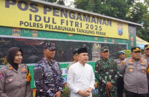 Eri Cahyadi Cek Pos Pengamanan di Surabaya Jelang Lebaran 2025