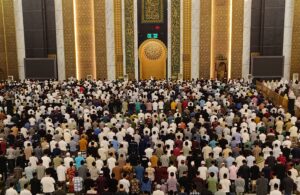 Ribuan Jemaah Penuhi Masjid Al-Akbar untuk Qiyamul Lail