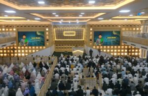 Salat Idulfitri 1446 H di Masjid Raya Islamic Center Jatim
