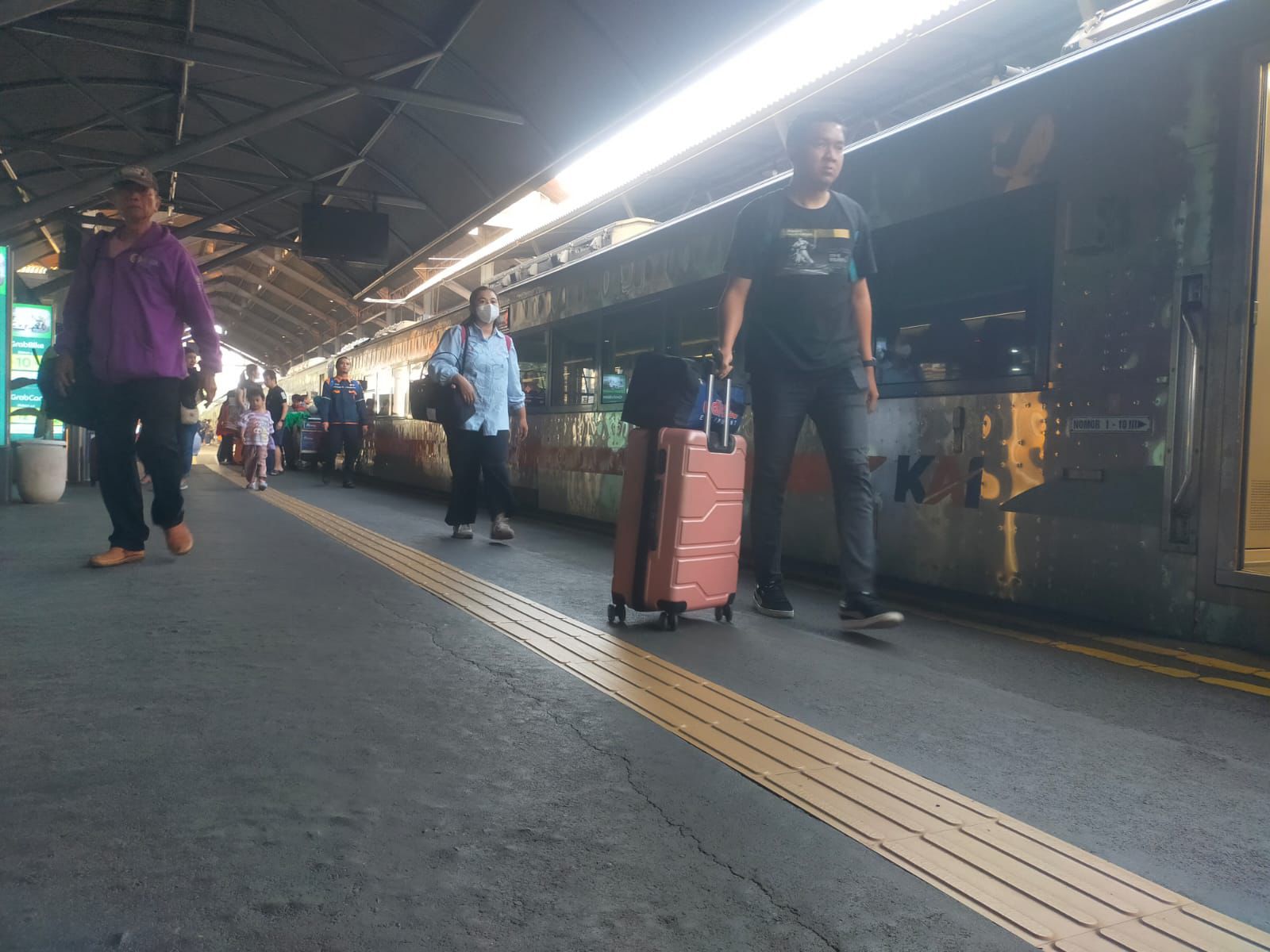Momen Libur Waisak, KAI Catat Hampir 70 Ribu Orang Datang ke Surabaya-Malang
