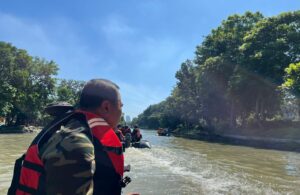 DLH Surabaya Patroli Sungai Usai Penyembelihan Kurban