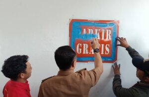 Lahan Parkir Minimarket di Surabaya Disegel