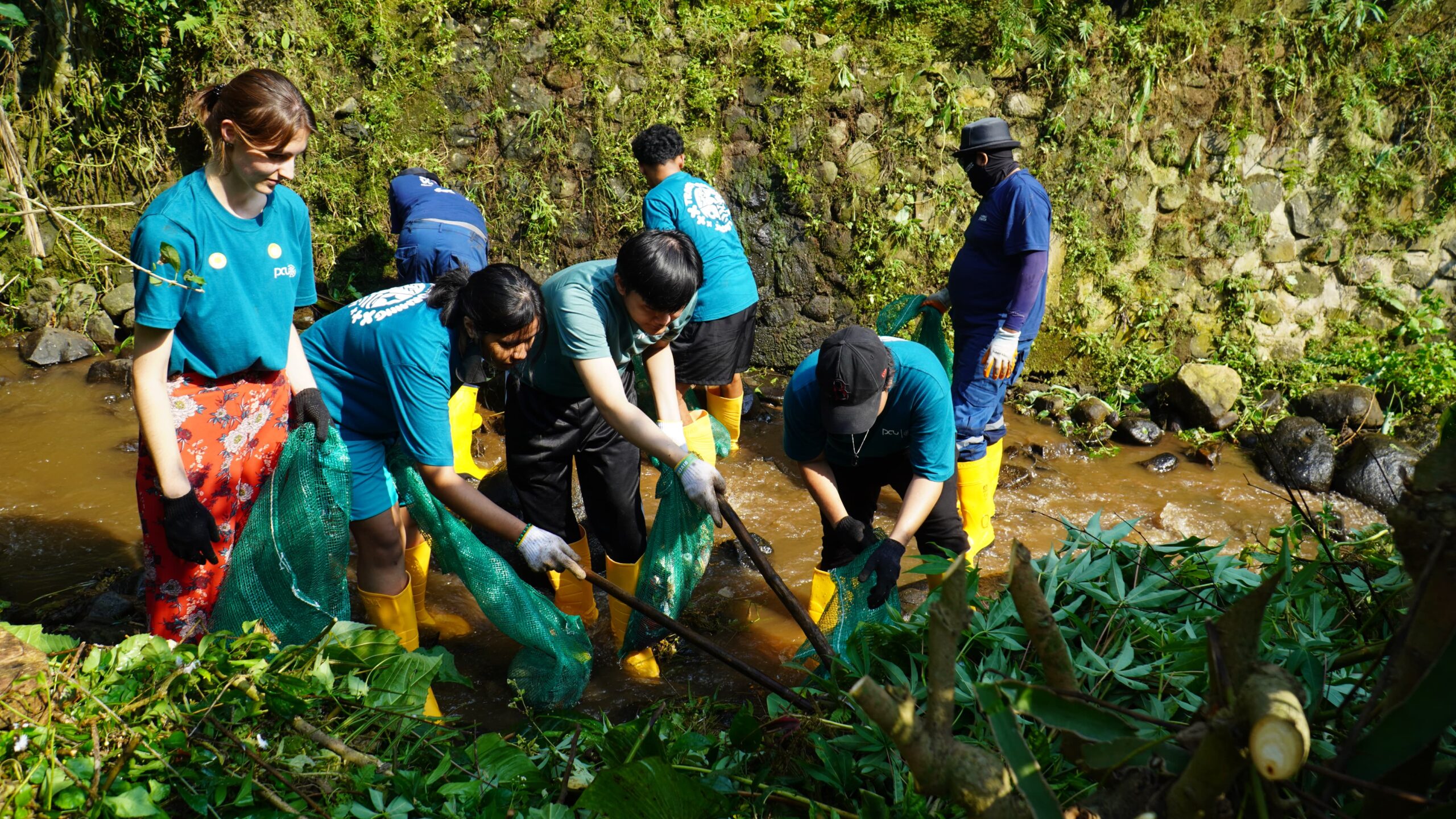 Ratusan Mahasiswa dari Enam Negara Ikuti Program iCOP 2025 UK Petra
