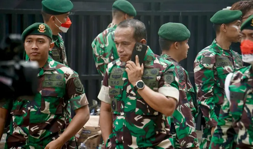 TNI: Massa Ojol Minta Teman yang Ditangkap Brimob Polda Metro Dibebaskan - Suara Surabaya