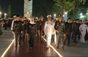 Apel Kehormatan dan Renungan Suci di TMP Surabaya