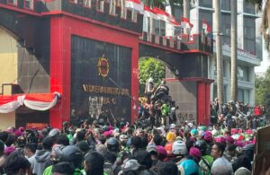 Demo Driver Ojol di Markas Brimob Polda Metro Jaya