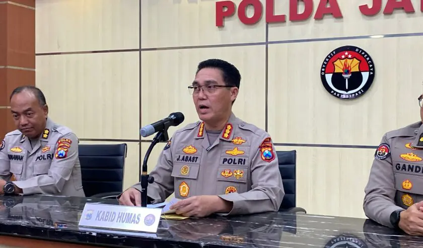 Polda Jatim Tangkap Pelaku Pembakaran Gedung Grahadi dan Polsek Tegalsari - suara surabaya