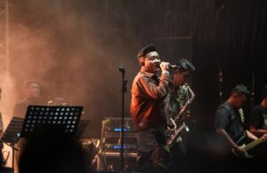 Joged bersama Denny Caknan di Panggung Bank Jatim Jazz Traffic Festival 2025