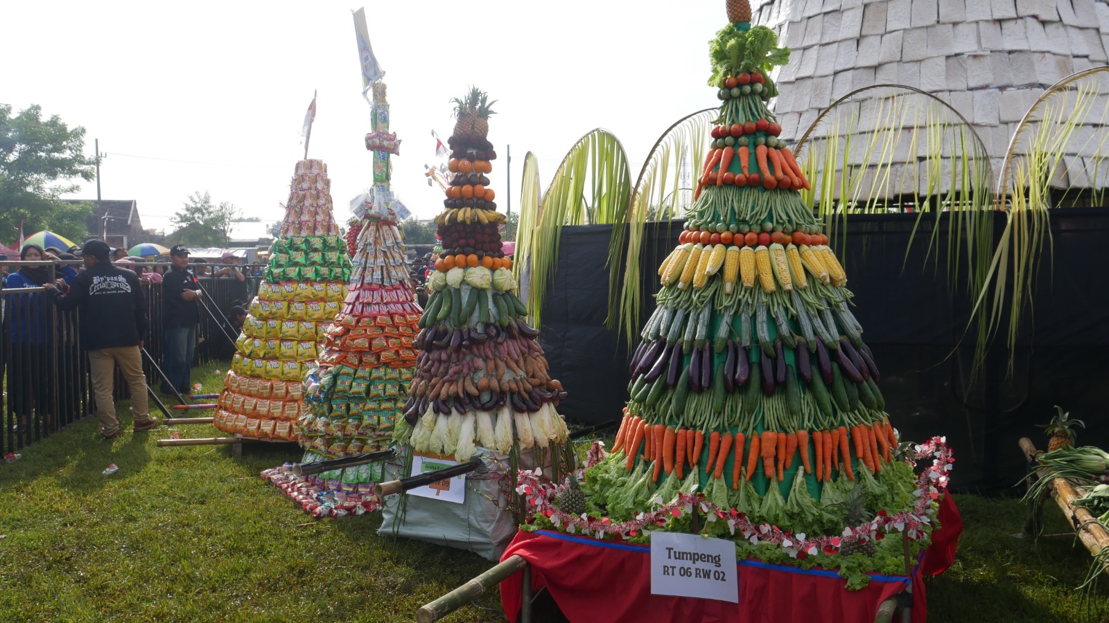 Beragam tumpeng mewarnai tradisi ruwat desa atau sedekah bumi di Sidoarjo, Minggu (1/2/2026). Foto Pemkab Sidoarjo