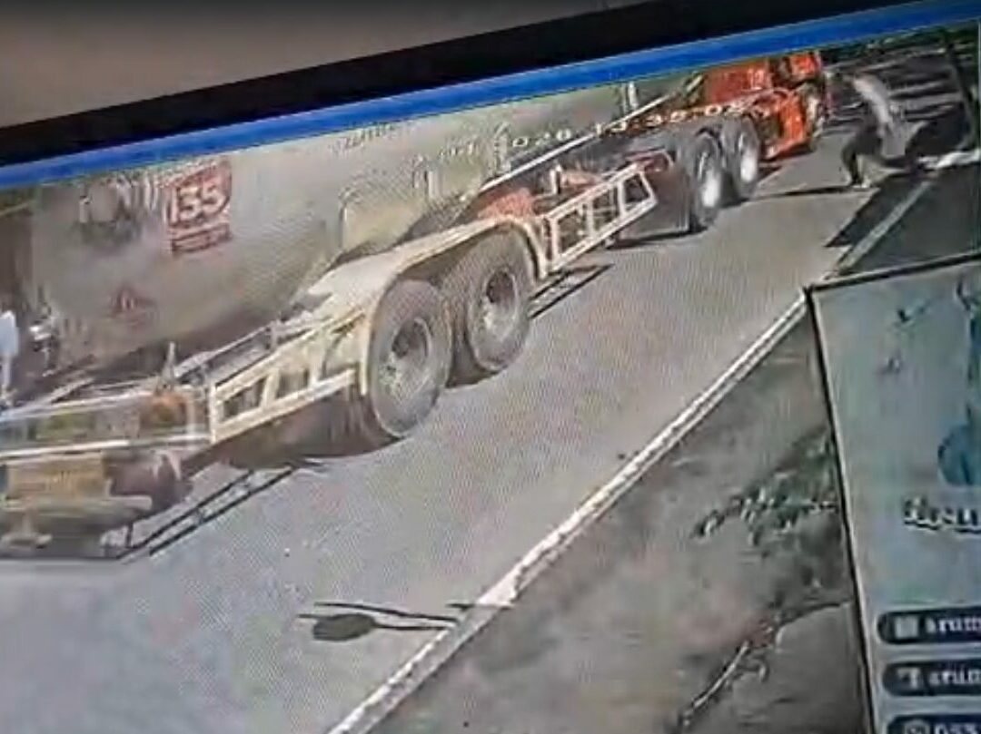 Pria Meninggal Usai Diduga Sengaja Lindaskan Diri ke Truk di Jalan Raya Mojo Kediri