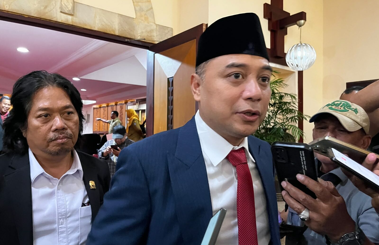 Wali Kota Surabaya Minta ASN Berkantor di Balai RW untuk Selesaikan Permasalahan Warga