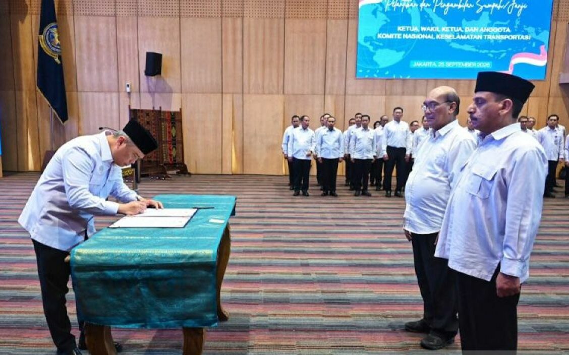 Lantik Ketua KNKT Baru, Menhub Minta Perkuat Keselamatan Transportasi Nasional