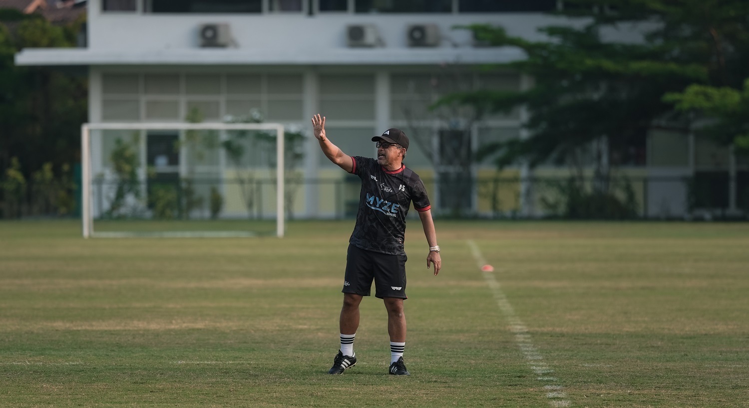 Aji Santoso Punya Dua Target Bersama de Red FC di Championship 2026/2027
