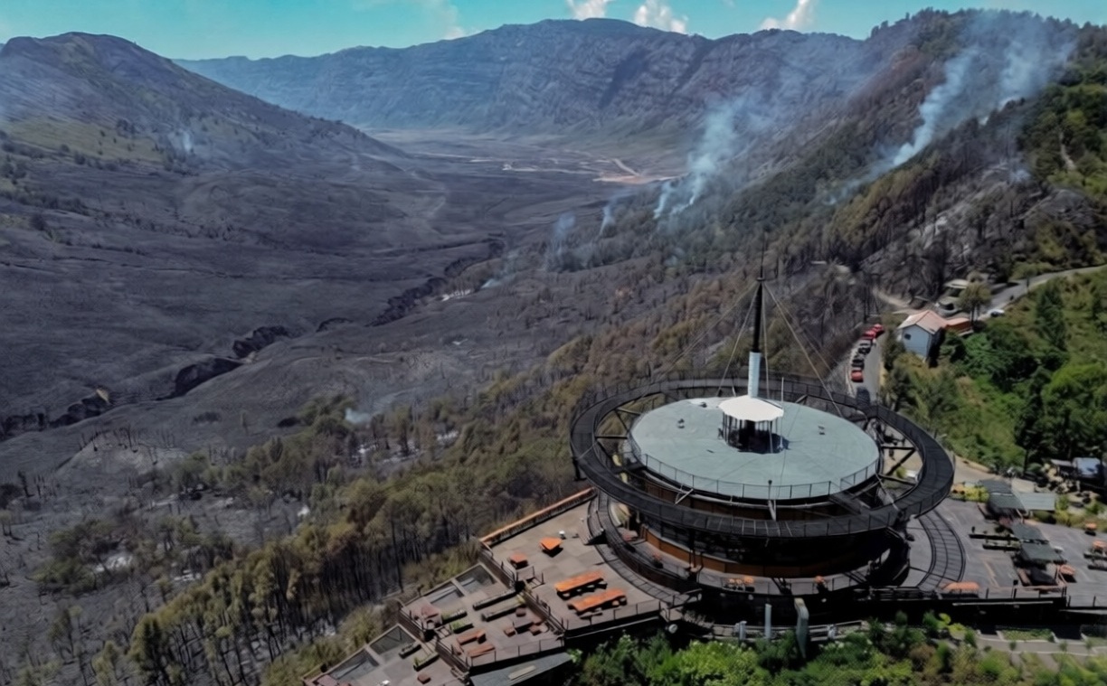 Cuaca Hambat Water Bombing, Pemadaman Kebakaran Bromo Fokus Operasi Darat