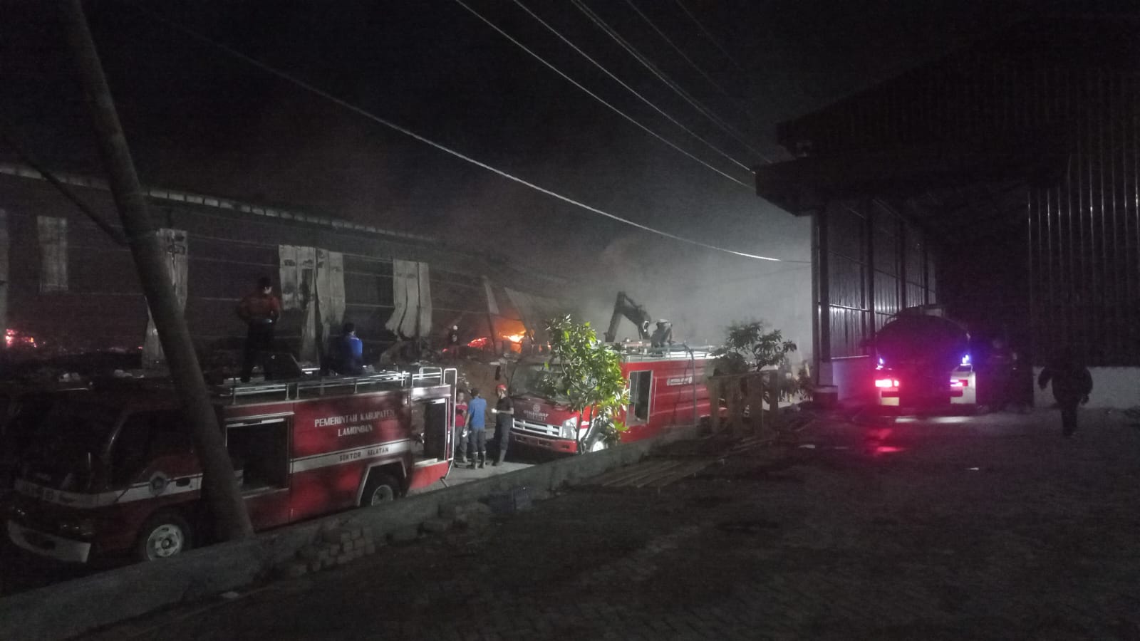 Pabrik Wood Pellet di Lamongan Kebakaran, Proses Pembasahan Diperkirakan Butuh 3 Hari