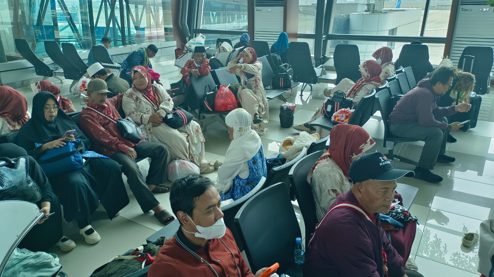 Usai Menikmati Tanah Suci, Tim SS dan Jemaah Umrah Shafira Tiba di Tanah Air