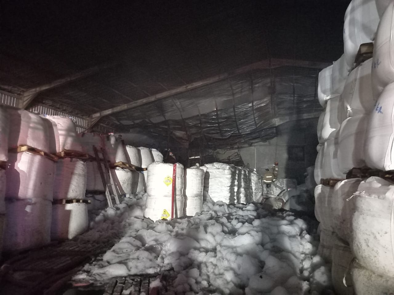 Kebakaran Gudang Kimia di Pabrik Wings Driyorejo Padam, Perambatan Api Nihil