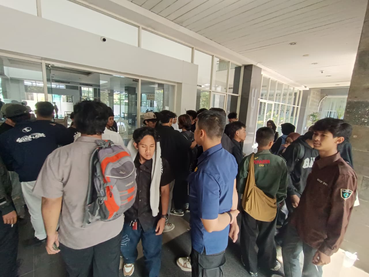 Mahasiswa UINSA Desak Akhmad Muzakki Mundur dari Jabatan Rektor Periode Kedua