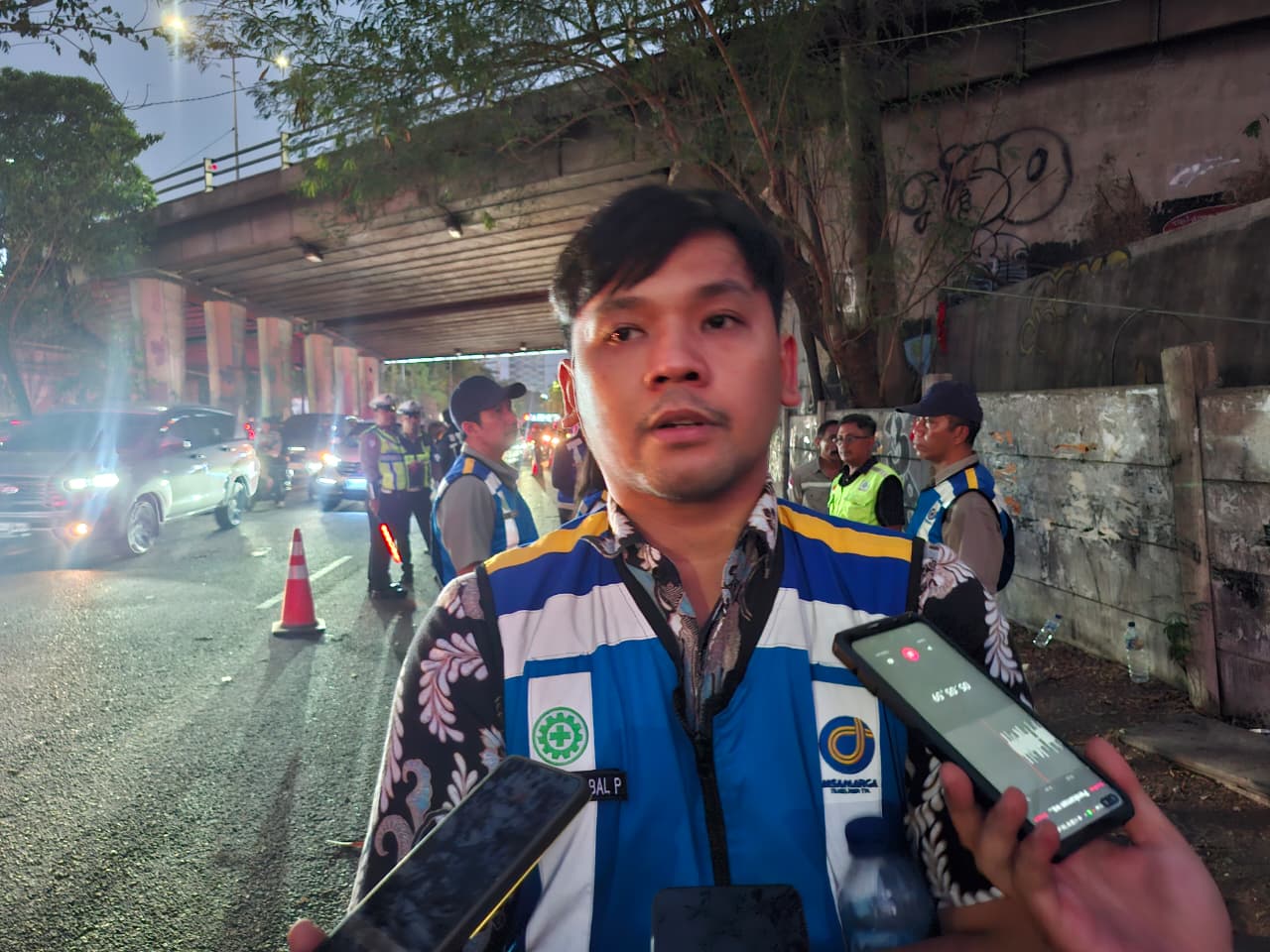 Crane Terguling di Jalan HR Muhammad Ternyata Proyek Jasa Marga untuk Penguatan Lereng Jalan Tol