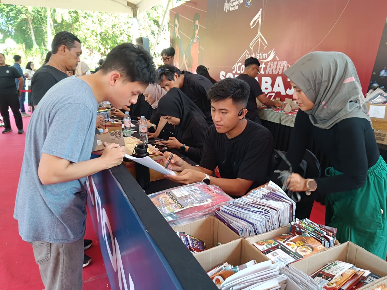Pengambilan Racepack Bank Jatim JConnect Run Soerabaja 10K Dimulai