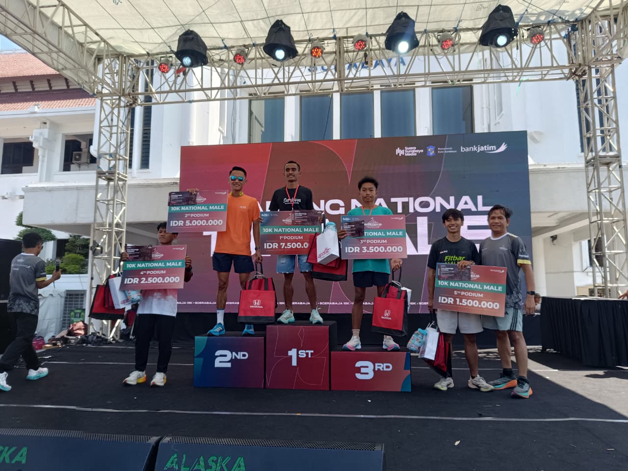 Amram Naftali Pelari Asal NTT Juara 10K National Men Bank Jatim JConnect Run Soerabaja 10K