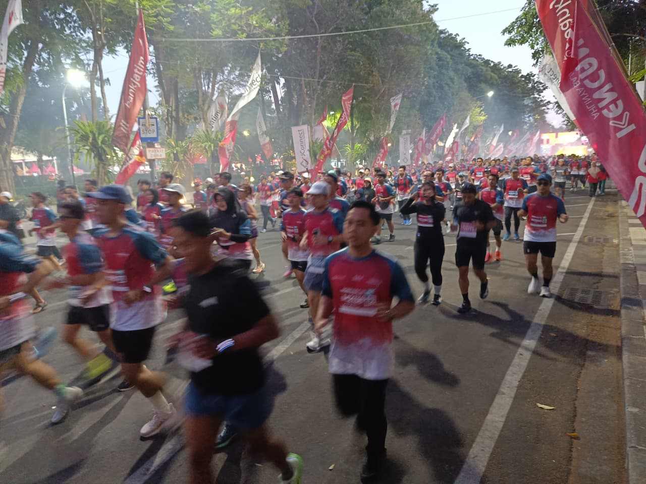 Bank Jatim JConnect Run Soerabaja 10K Resmi Dimulai, 3.700 Pelari Start dari Balai Kota