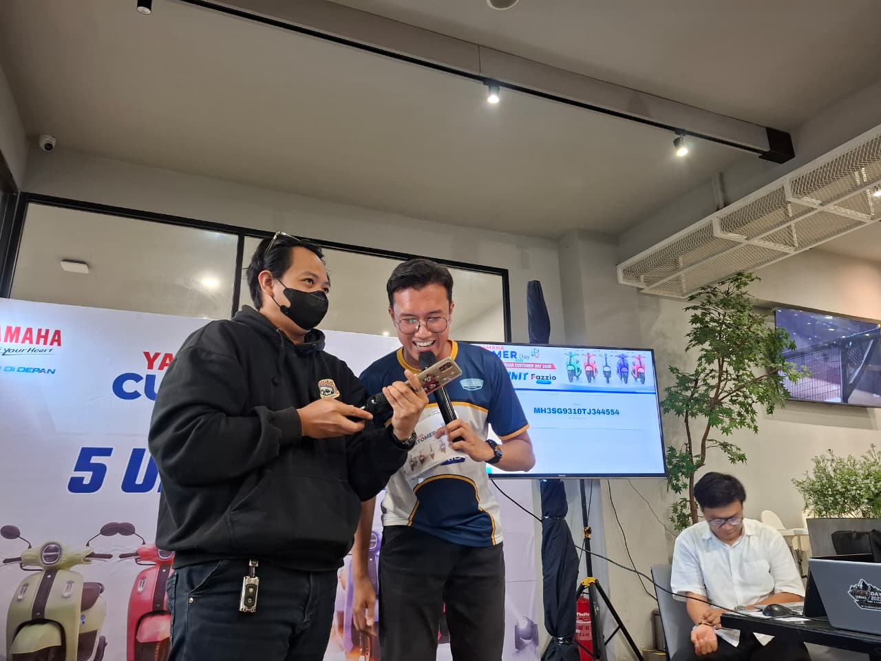 Lima Pelanggan Jatim dan NTB Memenangkan Fazzio Hybrid Neo dalam Yamaha Customer Day 2026