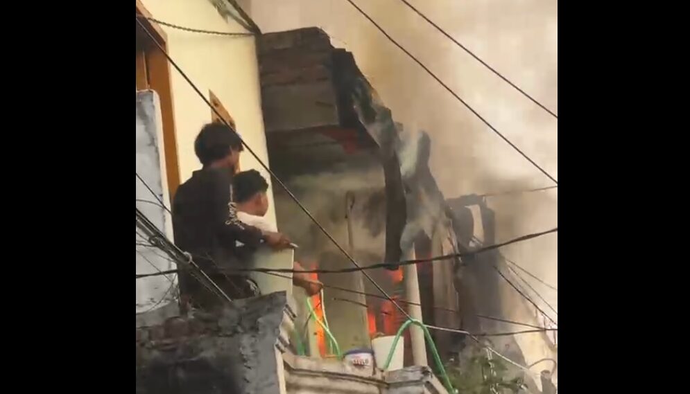 Rumah di Tambak Wedi Surabaya Terbakar, Diduga karena Kompor Lupa Dimatikan