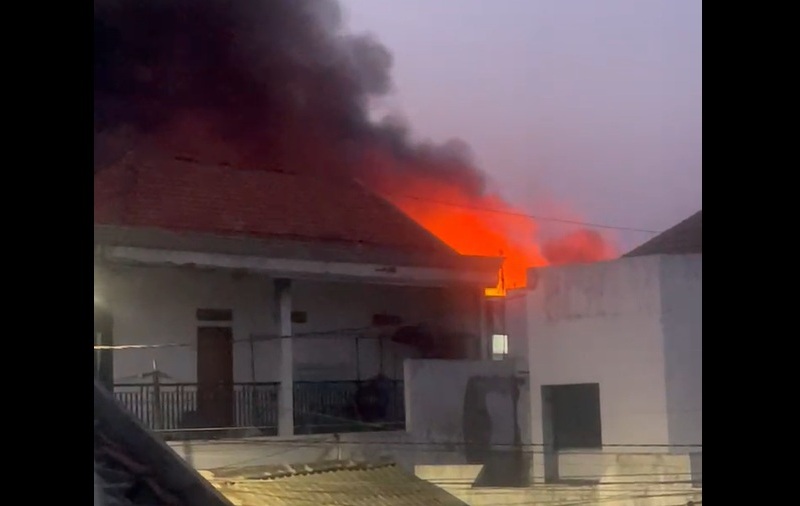 Pabrik Kerupuk di Bulak Rukem Surabaya Dilaporkan Terbakar