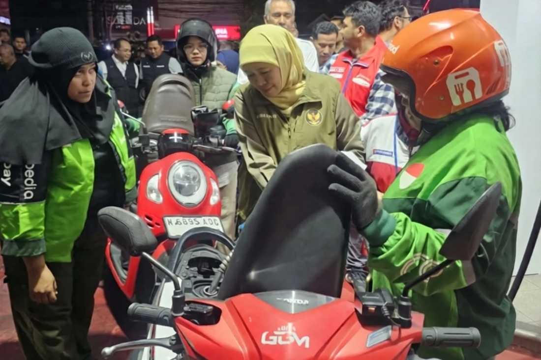 Pasokan BBM Ditambah, Khofifah Gubernur Minta Warga Malang Tenang