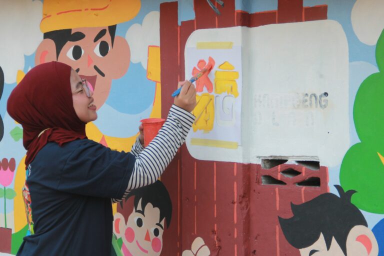 DKV ITS Libatkan Anak-anak dalam Penataan Kampoeng Dolanan Surabaya
