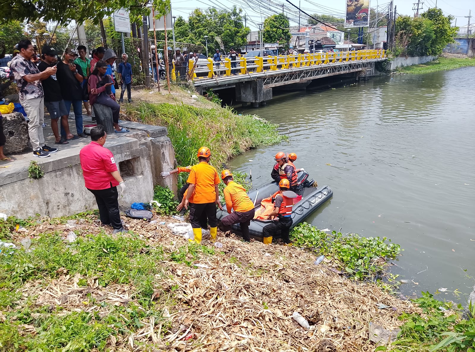 Jenazah Kakek 64 Tahun Ditemukan Mengapung di Kali Rolak Surabaya