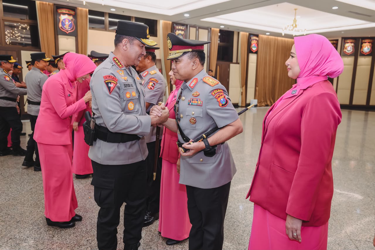 Resmi Dilantik Jadi Kapolda Jatim, Irjen Dekananto Ajak Masyarakat Bergandengan Jaga Kamtibmas