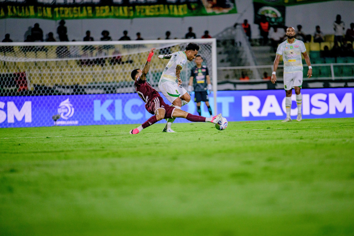 Gol Bunuh Diri Yuran Fernandes Buat Persebaya Kalah 0-1 dari PSM