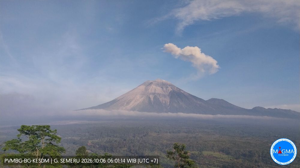 Gunung Semeru Erupsi, Tinggi Letusan Capai 900 Meter