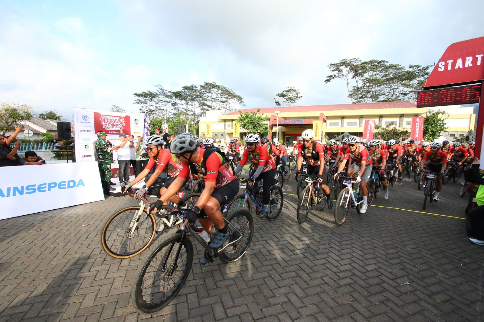 Mengenal Nggravel Glenmore 2026, Ajang Gravel dengan Rute Perkebunan Banyuwangi