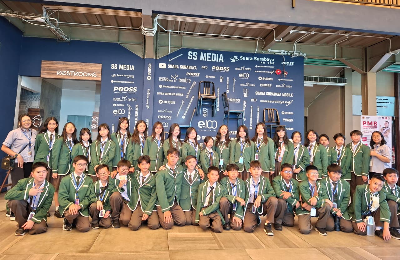 SMP Bunga Bangsa Asah Skill Komunikasi Siswa Lewat Kelas Public Speaking Suara Surabaya Academy