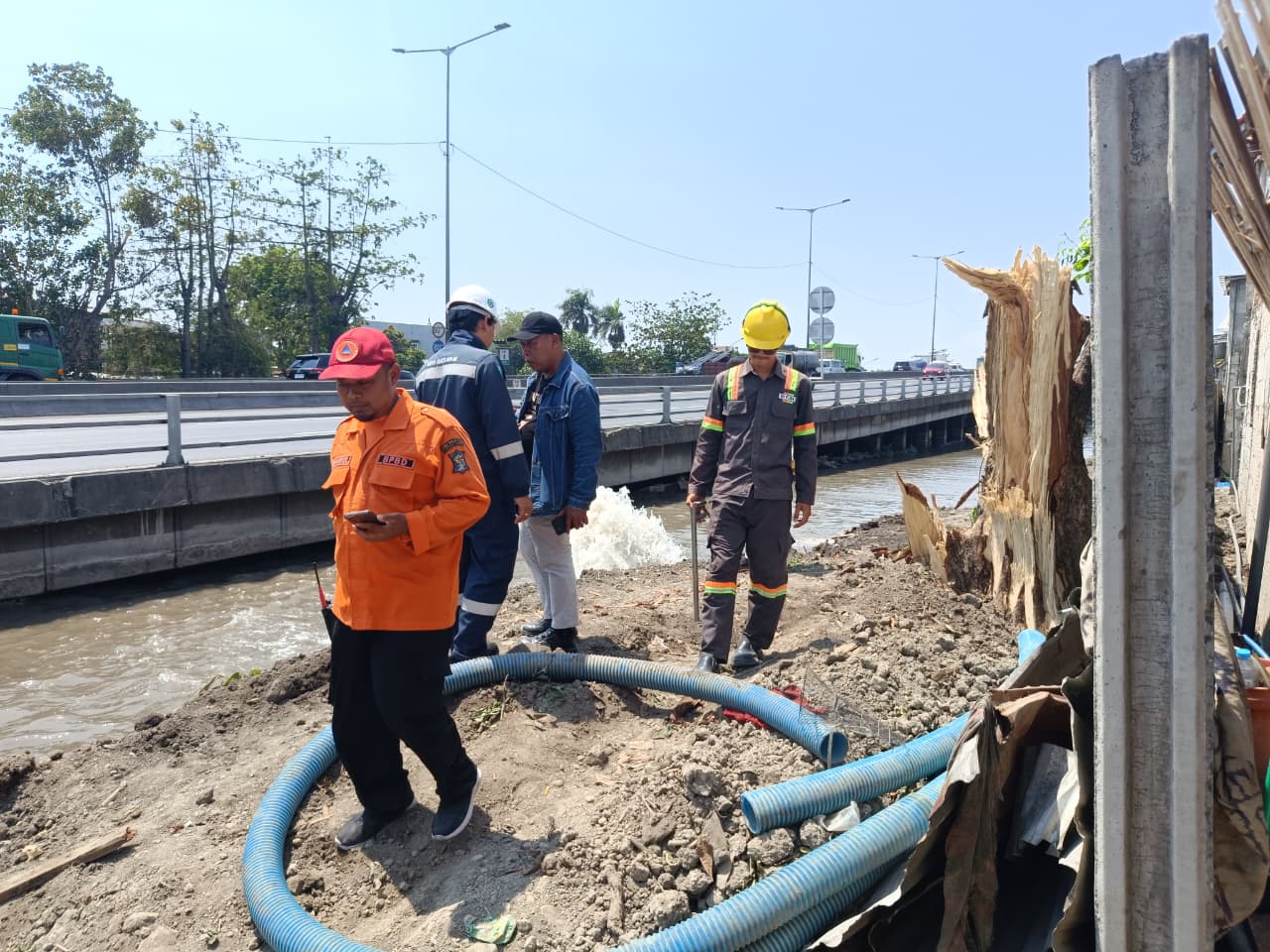 BPBD Surabaya Koordinasi dengan DSDABM dan Pemilik Utilitas untuk Tangani Pipa Bocor