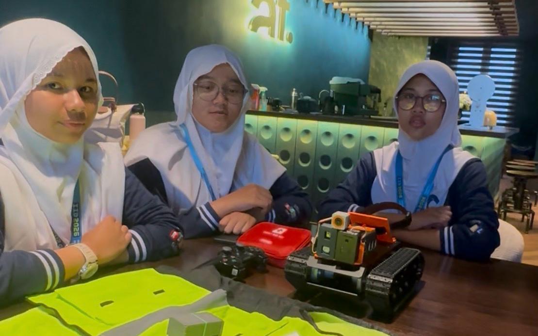 Murid SMP Surabaya Kembangkan Robot untuk Bantu Pencarian Korban Bencana