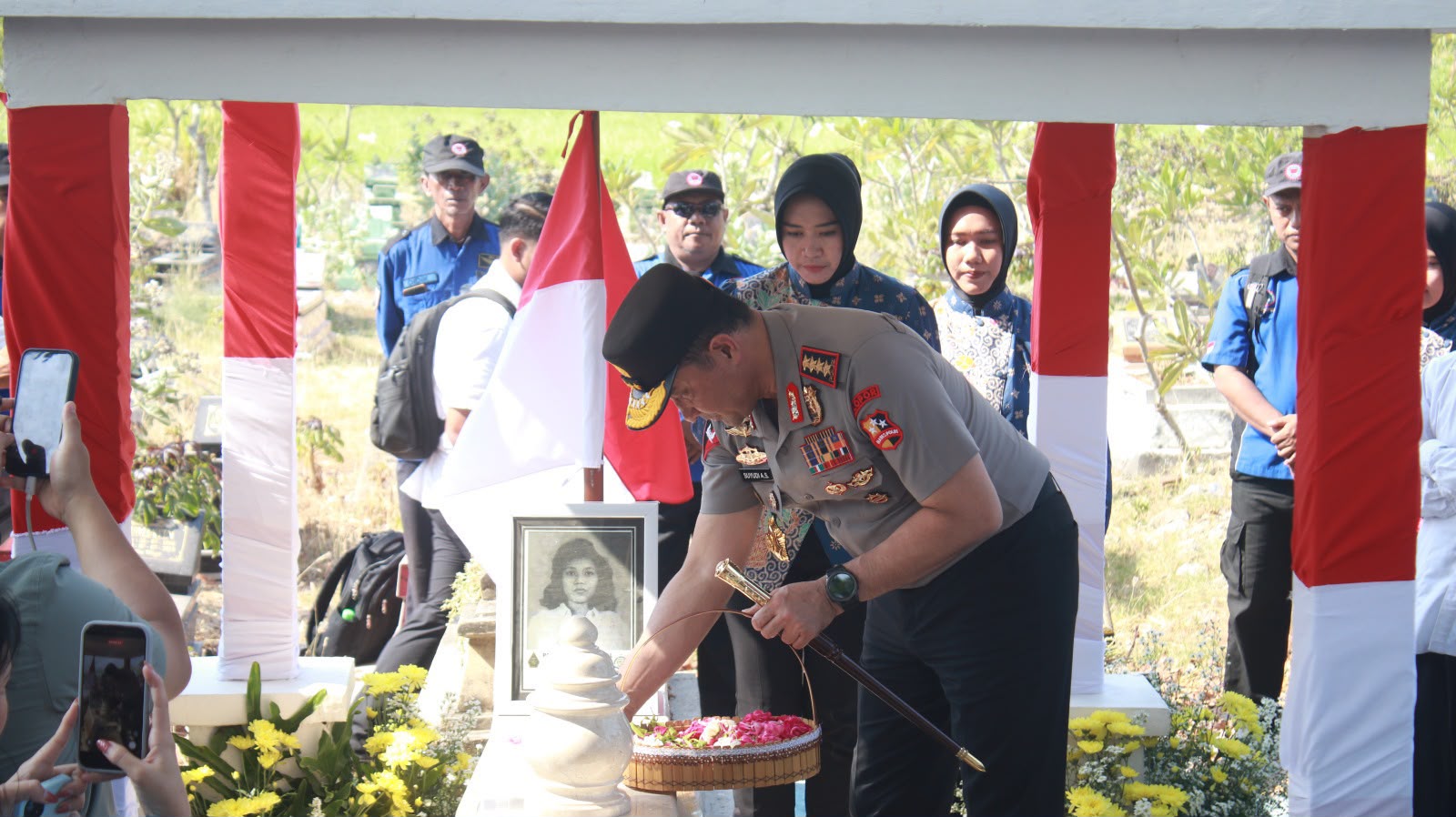 Kapolri Ziarah ke Makam Marsinah, Kenang Perjuangan Hak Pekerja