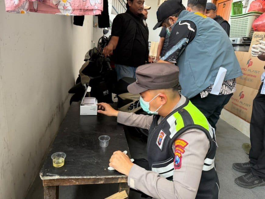 Polisi Razia Tes Urine di Rumah Kos Wilayah Dupak, Empat Orang Positif